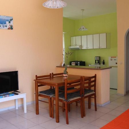Kassandra Garden Residence Istro Bagian luar foto