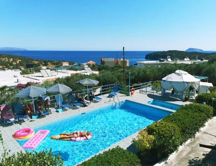 Kassandra Garden Residence Istro Bagian luar foto