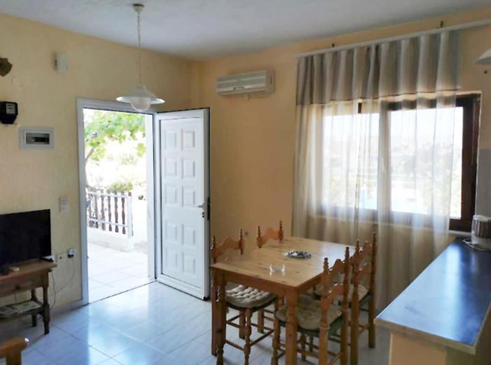 Kassandra Garden Residence Istro Bagian luar foto