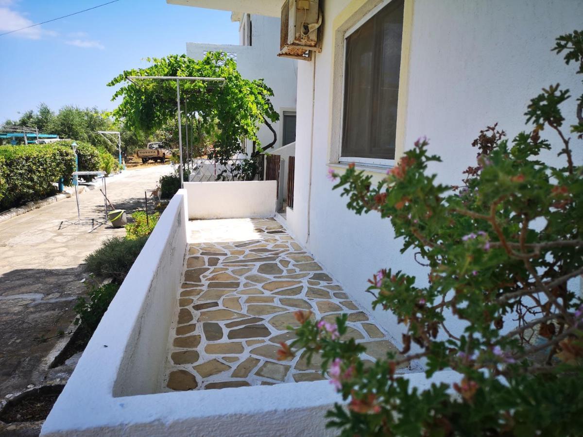 Kassandra Garden Residence Istro Bagian luar foto