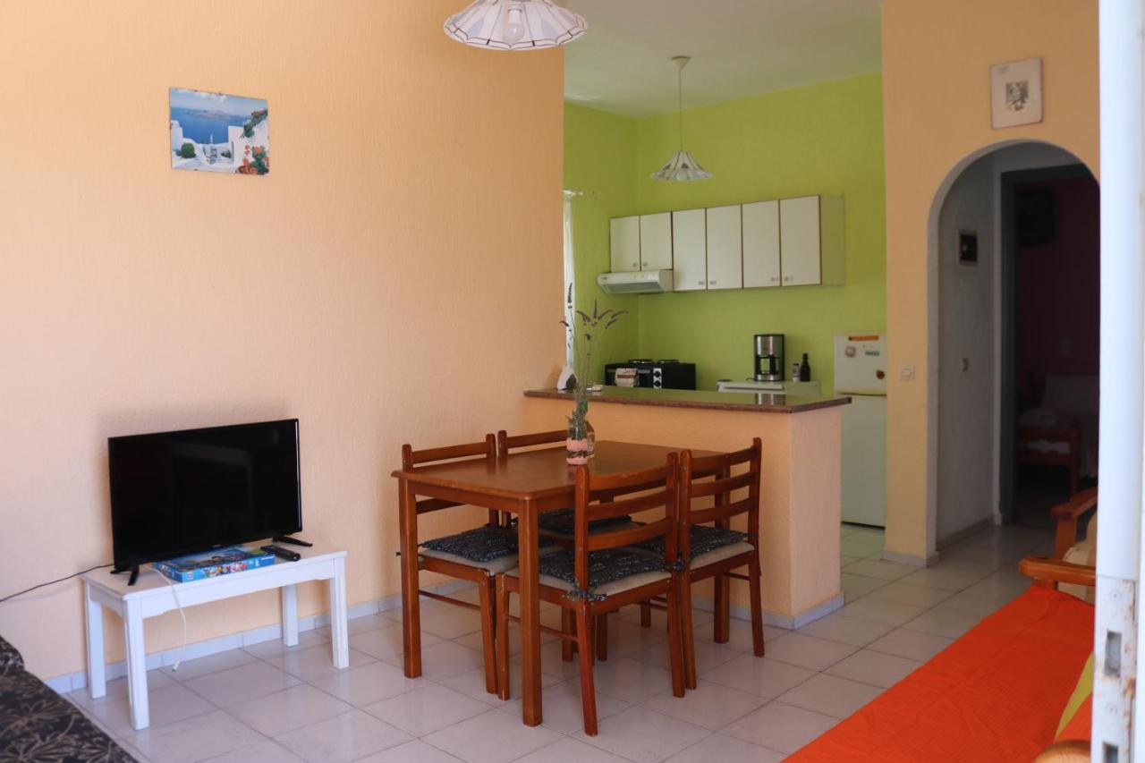 Kassandra Garden Residence Istro Bagian luar foto