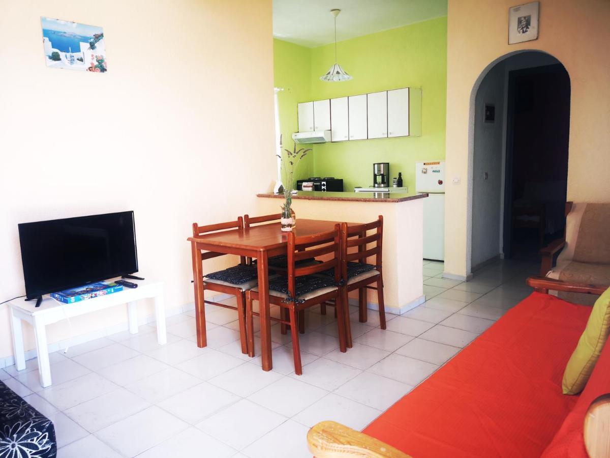 Kassandra Garden Residence Istro Bagian luar foto