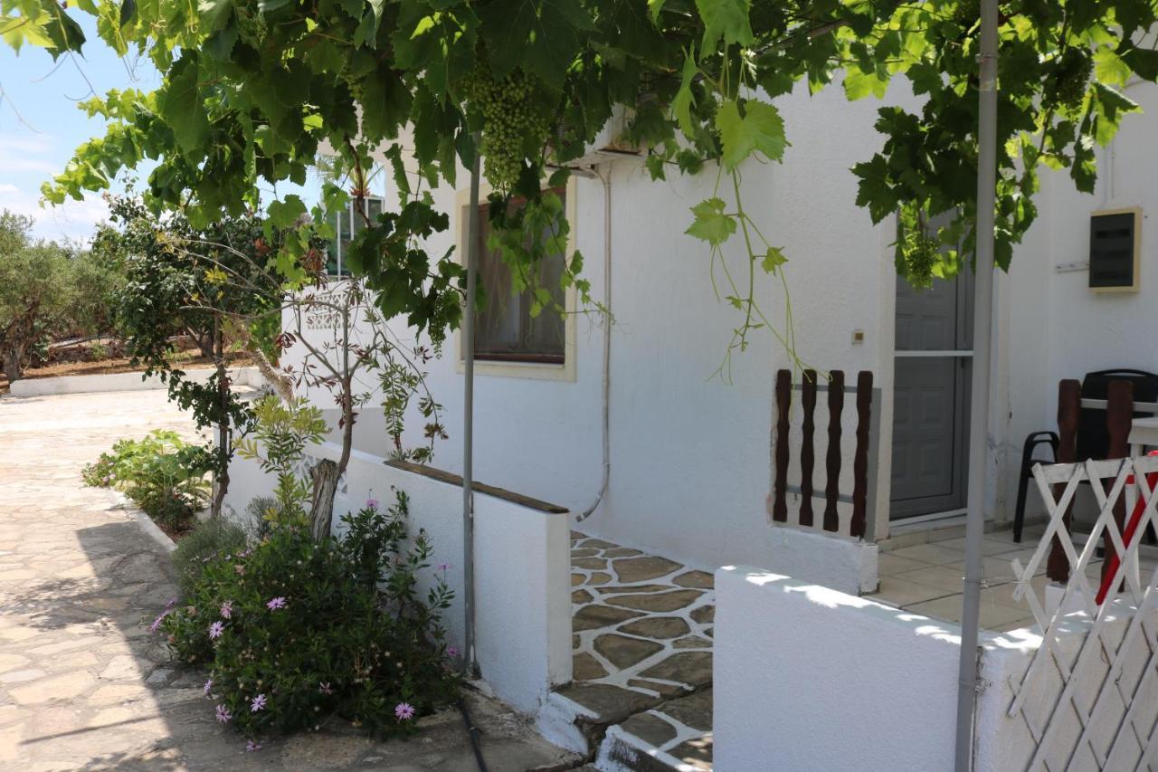 Kassandra Garden Residence Istro Bagian luar foto