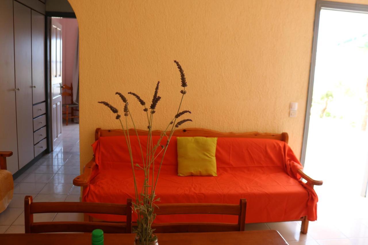 Kassandra Garden Residence Istro Bagian luar foto