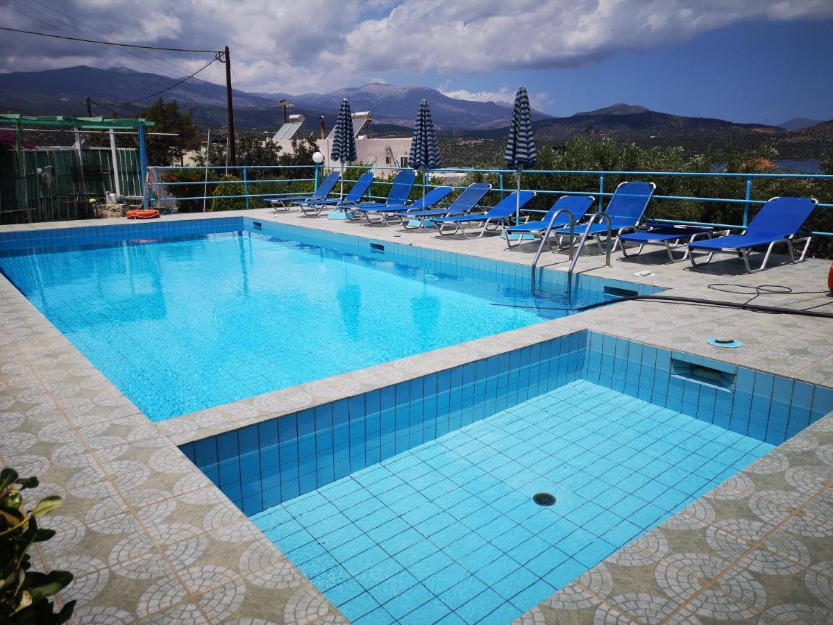 Kassandra Garden Residence Istro Bagian luar foto