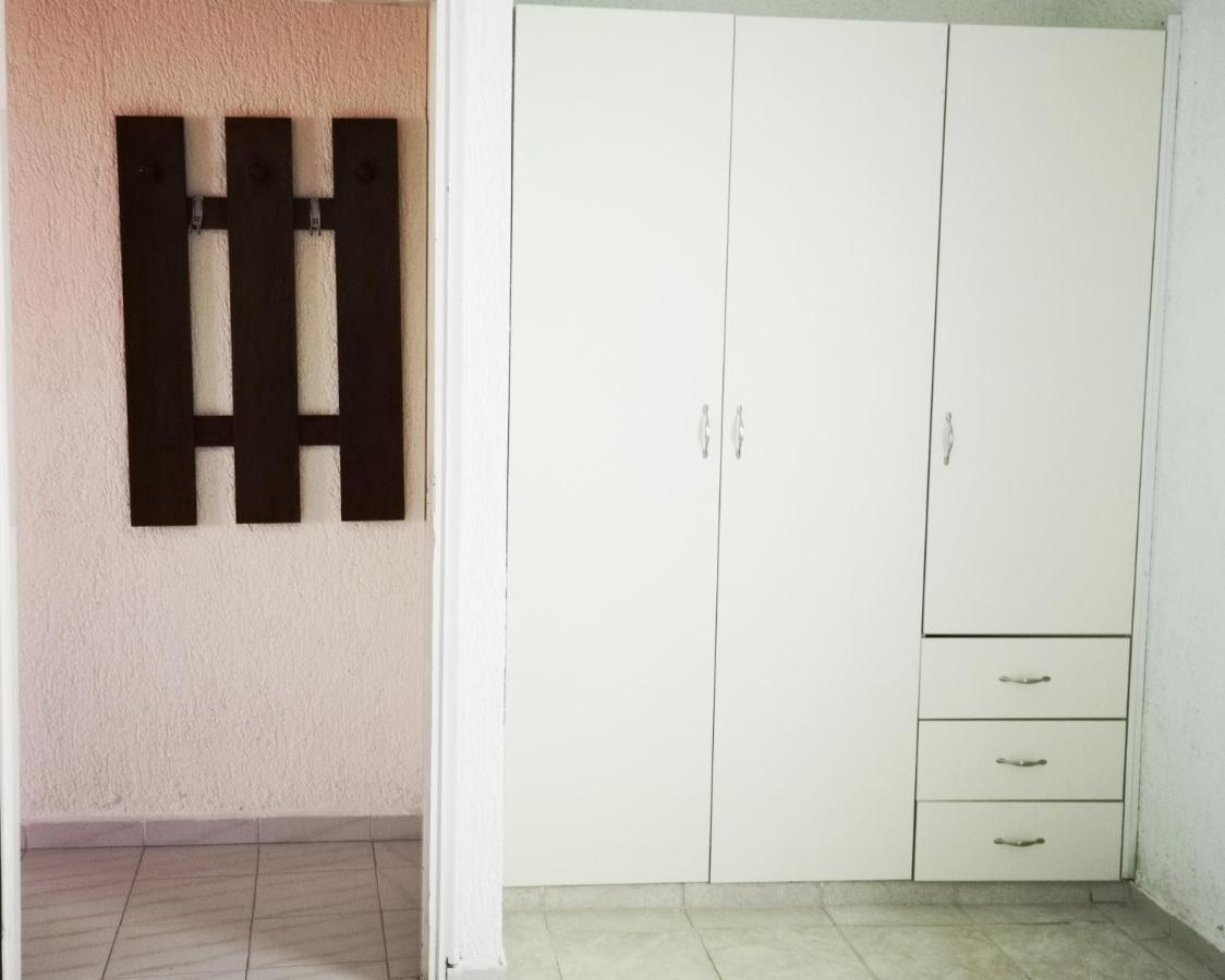 Kassandra Garden Residence Istro Bagian luar foto