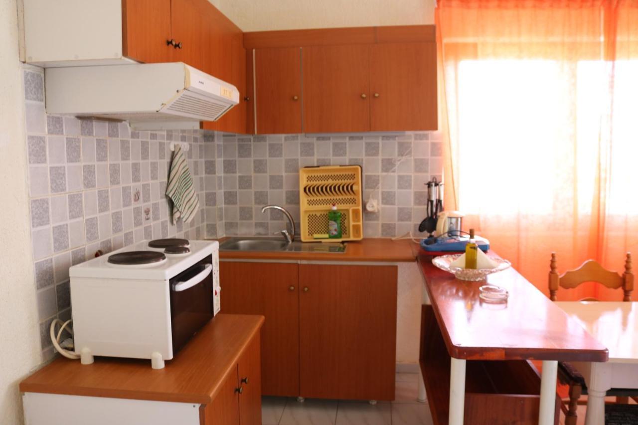 Kassandra Garden Residence Istro Bagian luar foto