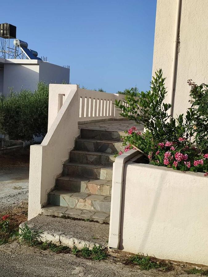 Kassandra Garden Residence Istro Bagian luar foto